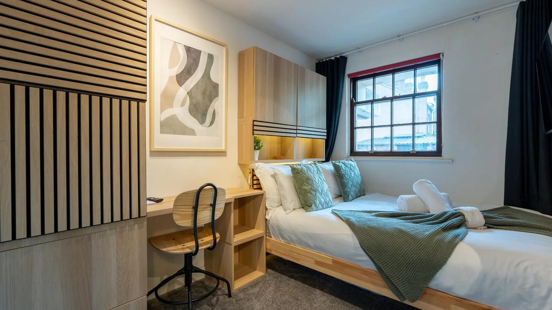 Apartment Stunning 2 Bed Apartment, In The Heart Of Exeter!